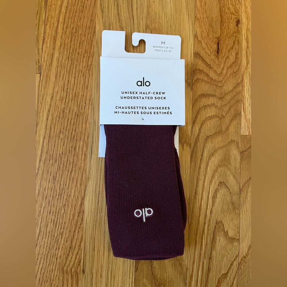 ALO Yoga Unisex Half-Crew Understated Socks in Deep Burgundy